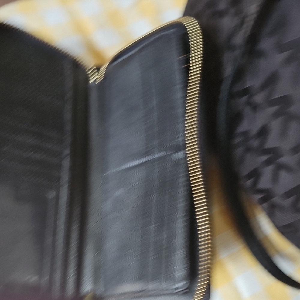 Michael Kors Signature Black Tote and Wallet - Picture 10 of 11